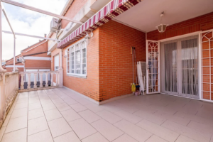 Chalet adosado en venta en CL Eucalipto Del