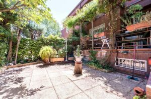 Chalet adosado en venta en Calle Los Naranjos, Alcorcón_frente