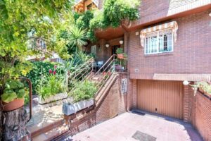 Chalet adosado en venta en Calle Los Naranjos, Alcorcón_parte_atras