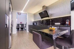 Chalet pareado en Avenida Madrid en venta-cocina