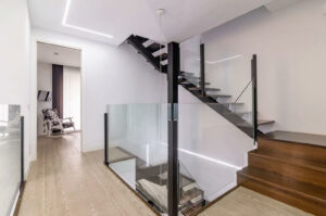 Chalet pareado en Avenida Madrid en venta-escaleras
