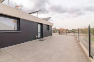 Chalet pareado en Avenida Madrid en venta-terraza