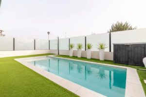 Chalet pareado en Avenida Madrid en venta_piscina