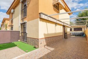 Chalet pareado en venta en Greco_parte_izquieda