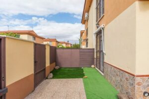 Chalet pareado en venta en Greco_parte_tracera