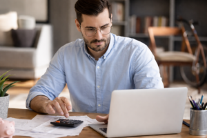 ¿Qué gastos tiene vender un piso en Alcorcón en 2026?