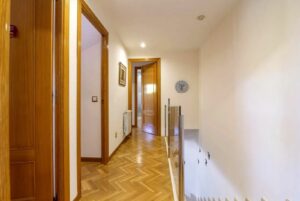 Dúplex en venta en Calle Los Pinos-pasillo