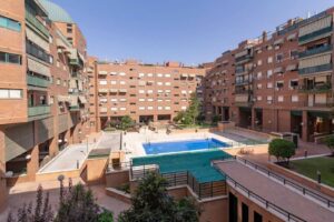 Piso de dos dormitorios en venta en Las Retamas, Alcorcón-piscina2