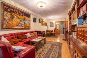Piso en venta en Cabo San Vicente con terraza y tres dormitorios_salon-4