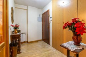 Piso en venta en Cabo San Vicente con terraza y tres dormitorios_salón1