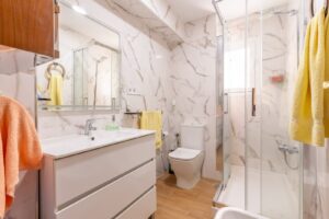 Piso en venta en Calle Los Alpes, Alcorcón_baño