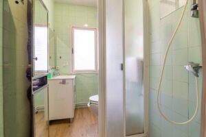 Piso en venta en Calle Sahagún_baño