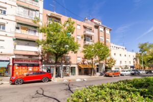 Piso en venta en Calle de Ascao, Madrid, junto al metro Ascao_fachada