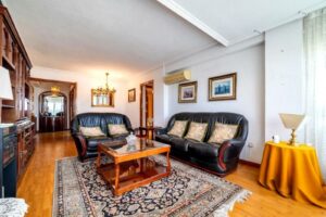 Piso en venta en Calle de Seseña-saalón