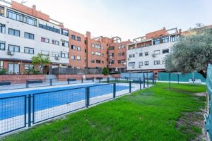 Piso en venta en Los Castillos, Alcorcón | Urbalor-terraza_2_piscina_2