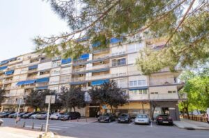 Piso en venta en Valderas - Los Castillos-fachada