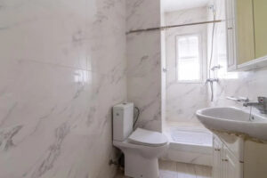 Venta de piso en la Calle Guindales de Alcorcón-baño1